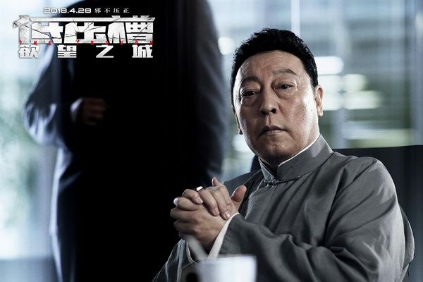 他是邪魅狂狷的杀手，24年来第一次当男一号