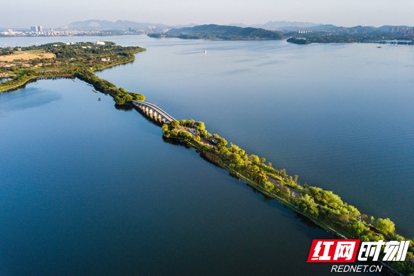湖南岳阳三荷机场启动建设打造古老而又年轻充满生机与活力的城市