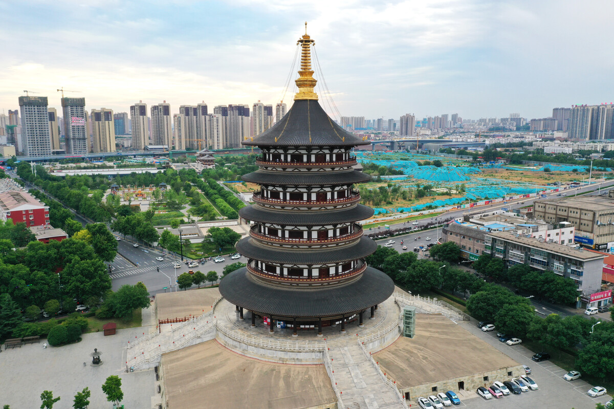 河南省会是洛阳的吗？开封位于洛阳哪个方向？