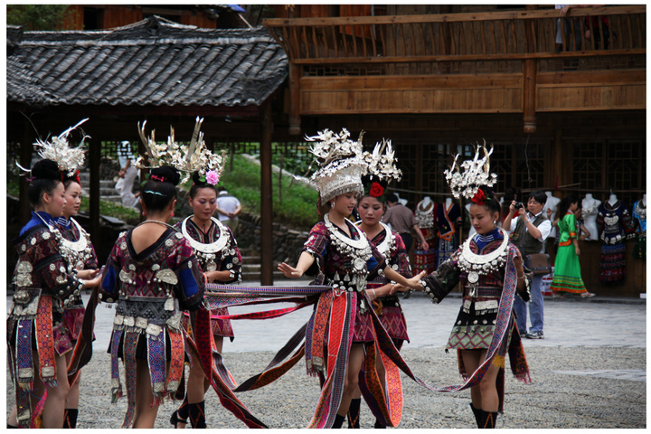 中国大陆苗族人口接近900万人居住在贵州黔东南就有180多万人(图2) 黔东南村超_黔东南人民政府_黔东南