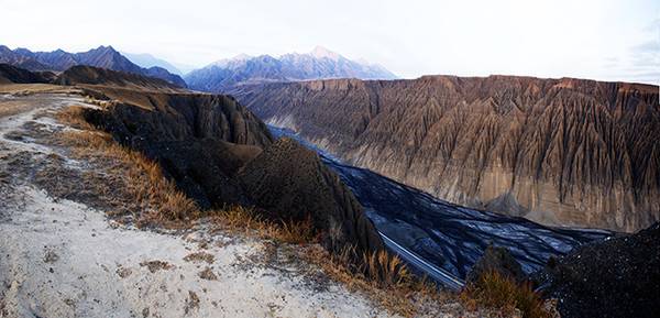 中国香格里拉生态旅游区的重要组成部分介绍——泸水(图3) 怒江之战_怒江_怒江六库怒江大桥旁