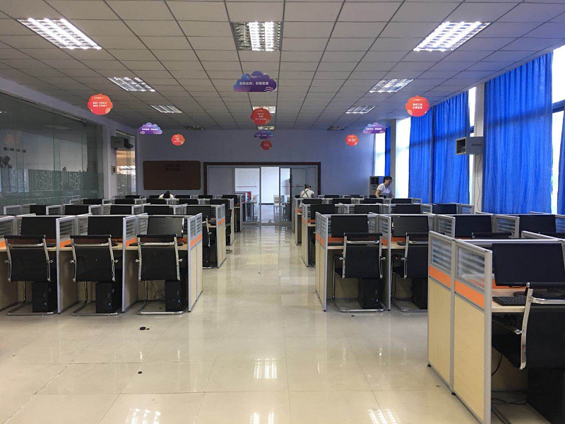 跨境电子商务专业教师参加互联网大会，培养目标与特色