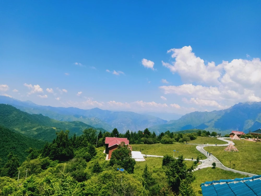 鬼屋有这么恐怖吗?我定去看一看(图2) 一看看守所_一看电影网_看一看: