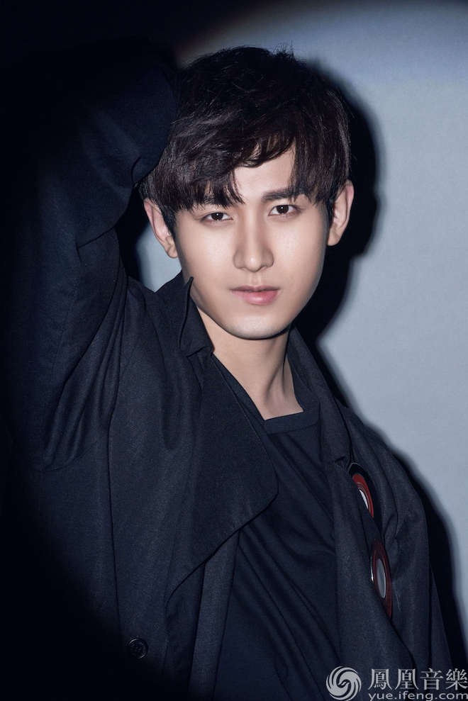 明星男生照片帅气_男明星：_明星男神排行榜前十名