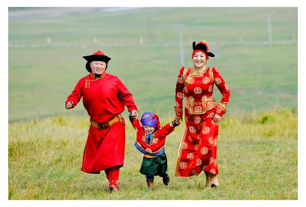 为什么我的眼里常含泪水，因为我对这土地爱的深沉