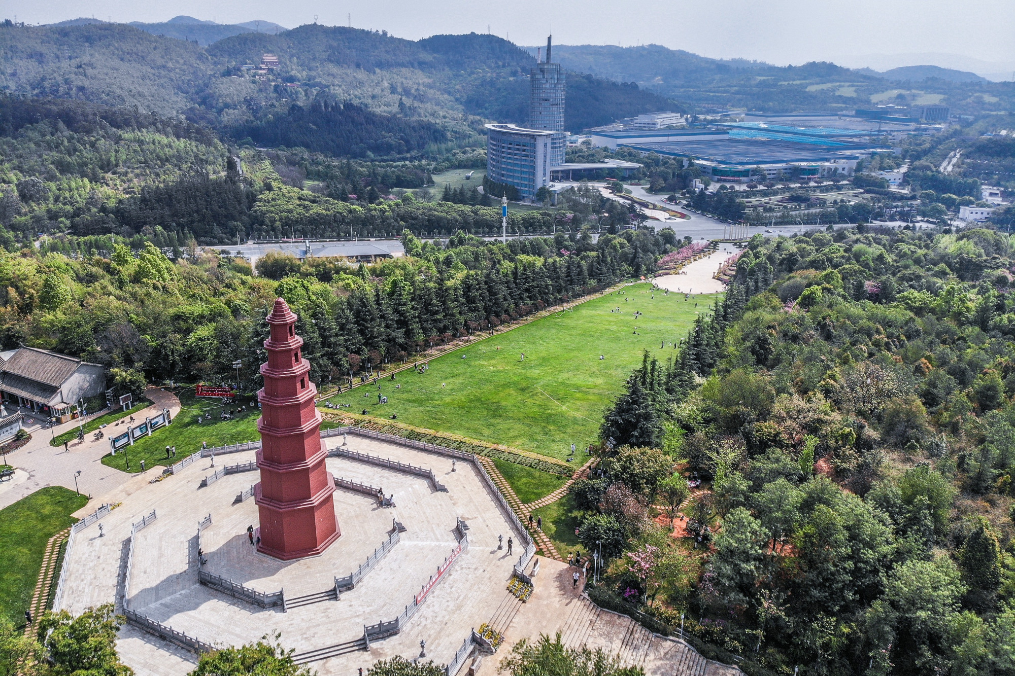 红塔山香烟：_烟红塔山多少钱一包_香烟红塔山