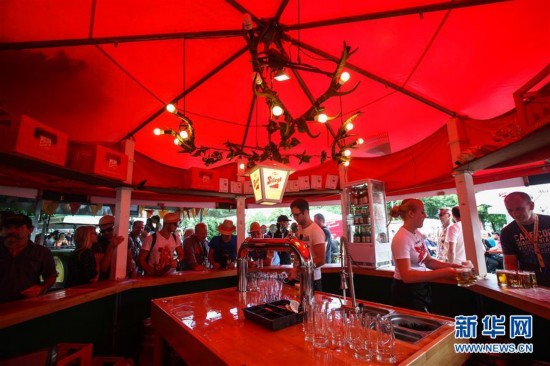 夜店是指_夜店dj舞曲蹦迪_夜店：