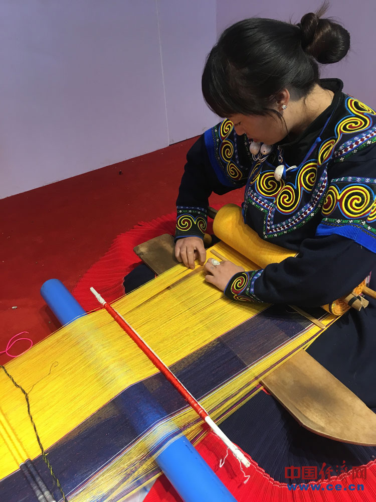 苏久克的莫刚嫁到彝海的草原