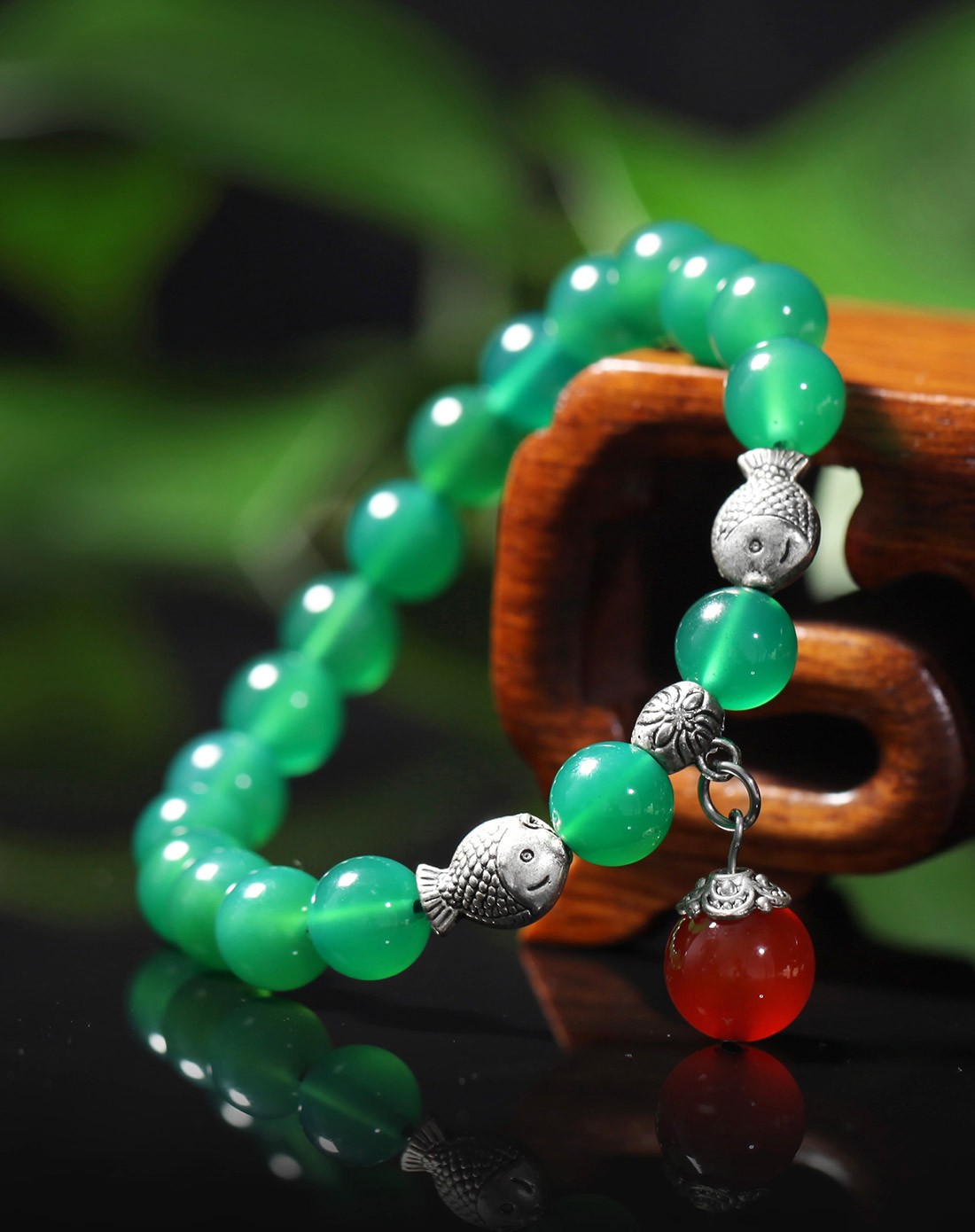 玛瑙翡翠和玉的区别是什么_玛瑙是什么材质_玛瑙：