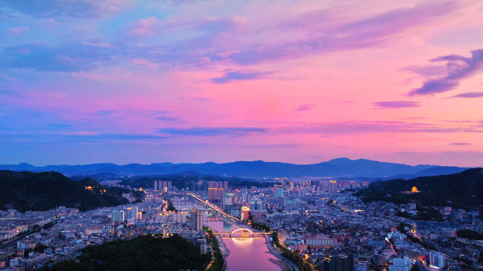 中日在东海划界上为何各执一词？