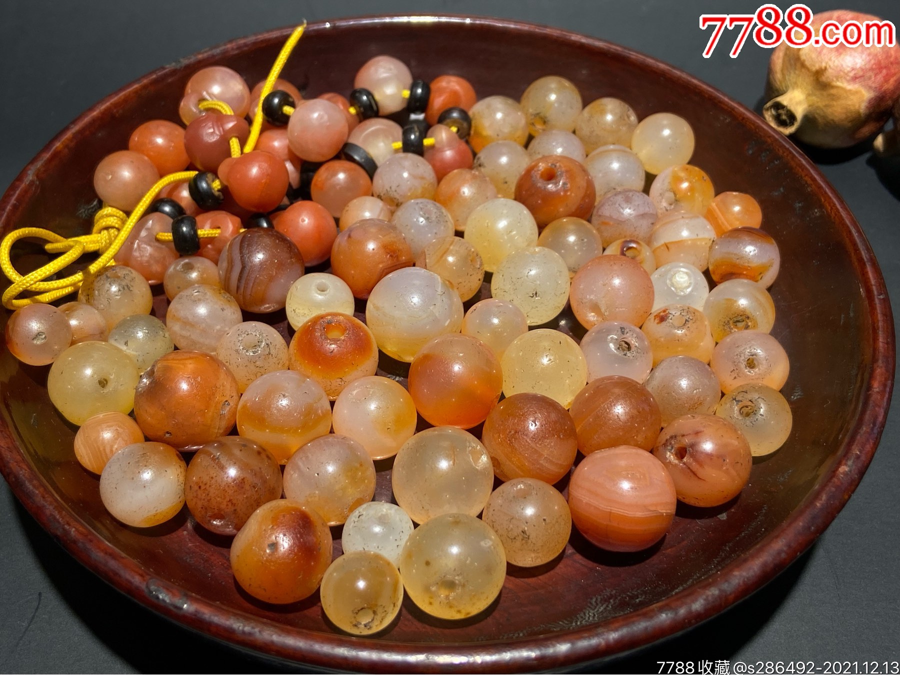 玛瑙和玉石的区别是什么_玛瑙：_玛瑙跟翡翠有啥区别