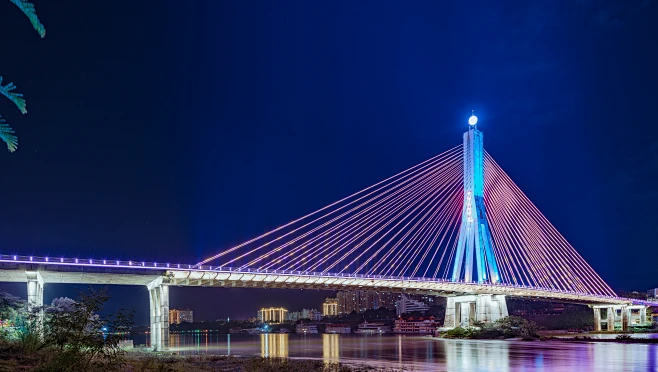 云南景洪澜沧江新桥维持通车全景桥梁位置播报