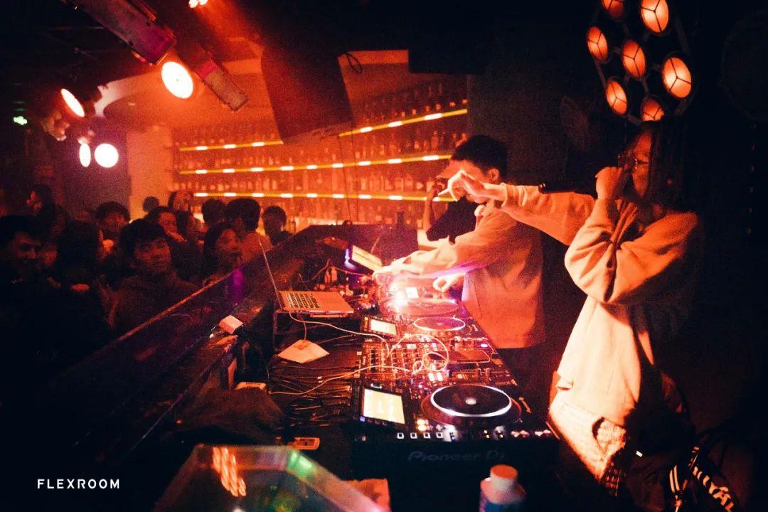 酒吧：_酒吧：_酒吧：