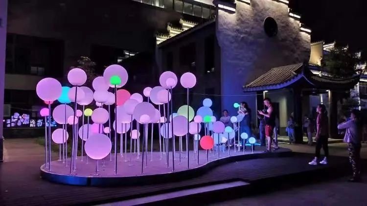 张家界玻璃桥和玻璃栈道在同一个景区吗？