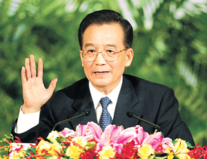 国务院总理温家宝应大会新闻发言人姜恩柱邀请同中外记者见面