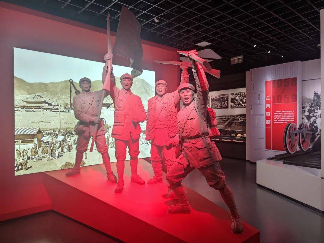 一件饱经沧桑的革命文物，一个继往开来的历史瞬间