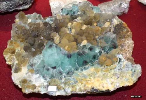 30个绚丽多彩的矿物世界，你知道几个？