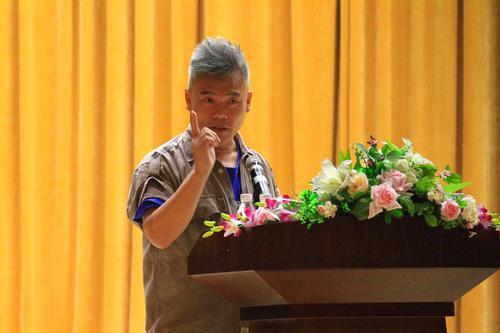 海外巨头：离场与卖身年海外服饰大牌相继败退中国