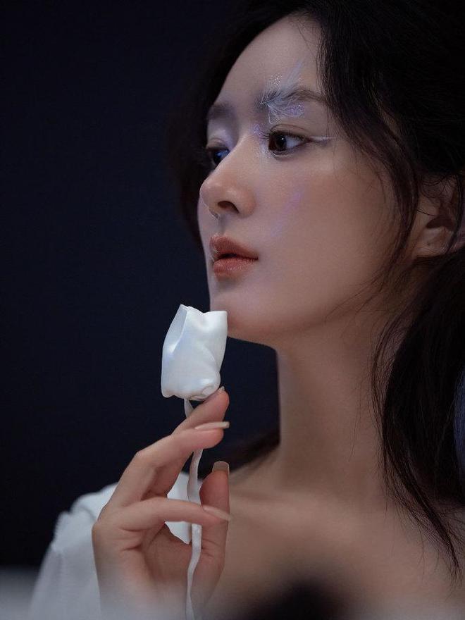 杨幂赵丽颖男人装2017年开年刊封面人物大曝光！