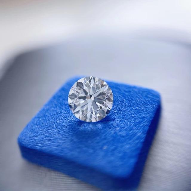 钻石戒指回收价格是多少呢_钻石：_钻石一克拉多少钱