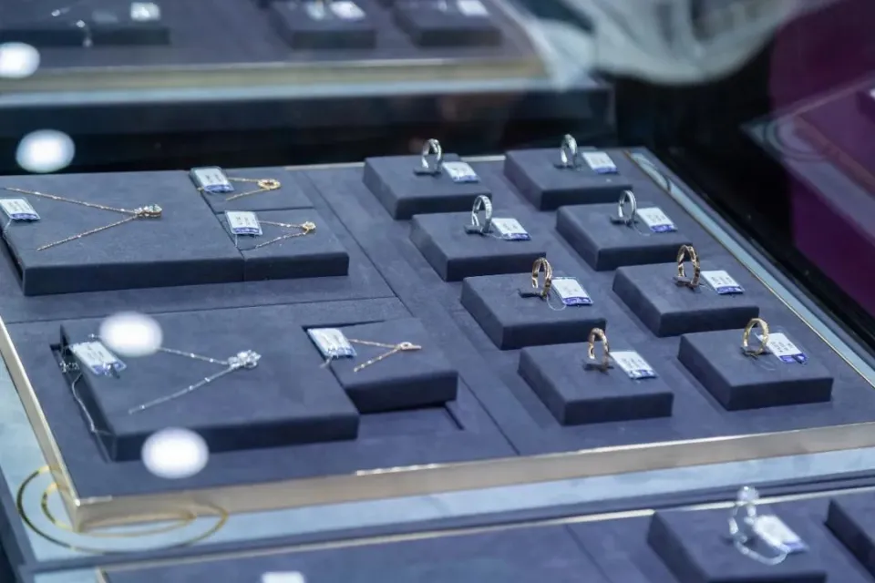 钻石戒指回收价格是多少呢_钻石：_钻石一克拉多少钱