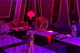 秦淮河畔的夜未央：解码南京酒吧文化的古韵与新潮(图1)