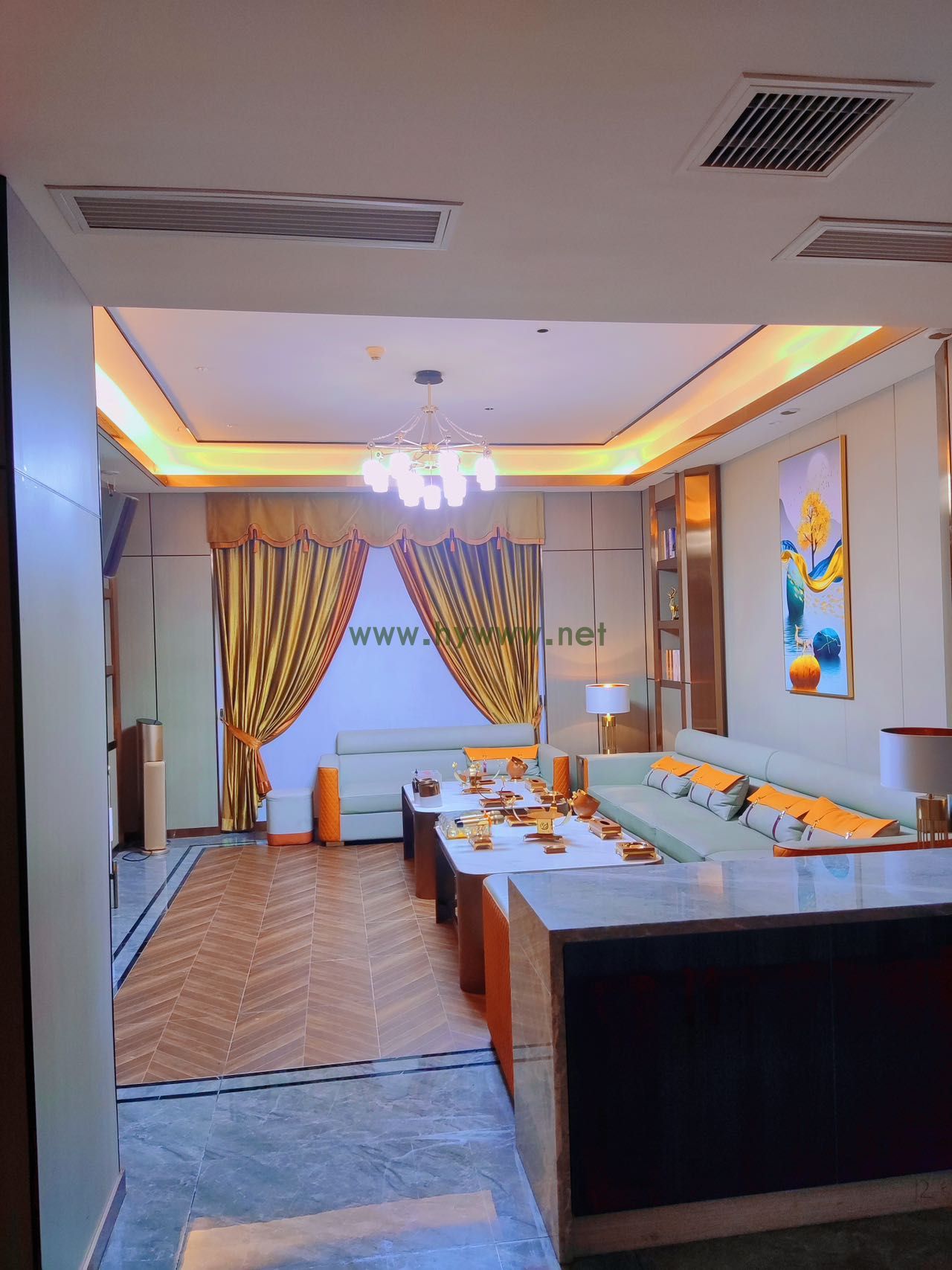 深圳高端商务KTV招聘日结模特佳丽，报销路费，没有要求，包住宿