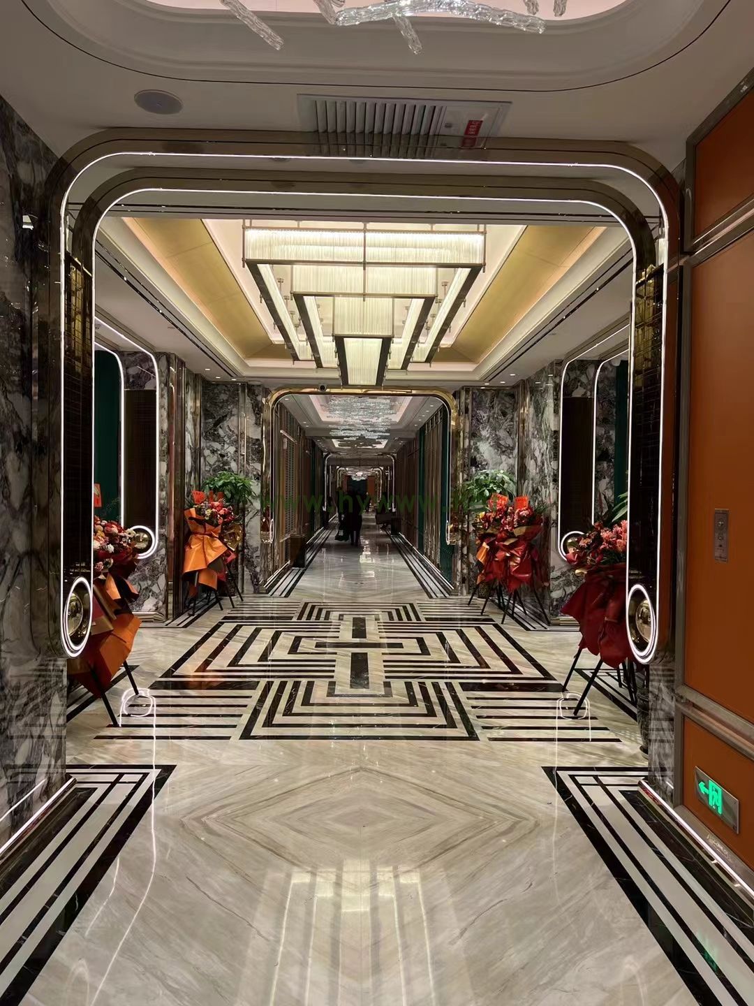 武汉高端商务KTV招聘日结模特信息，好上班的场所在这里，报销路费，没有要求，包住宿