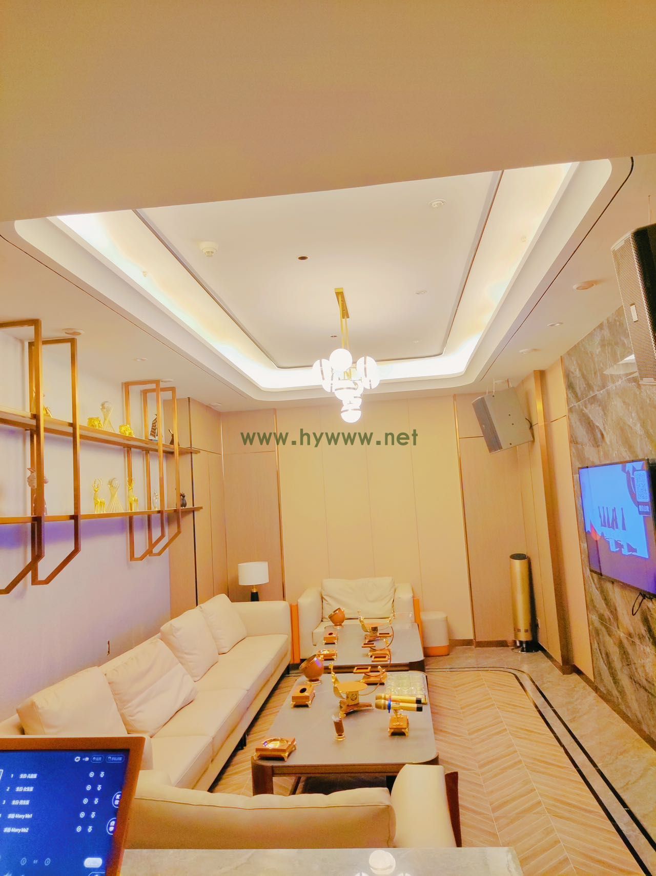 三亚生意稳定的场所招聘日结模特佳丽，工资日结，报销路费，免台票，包住宿