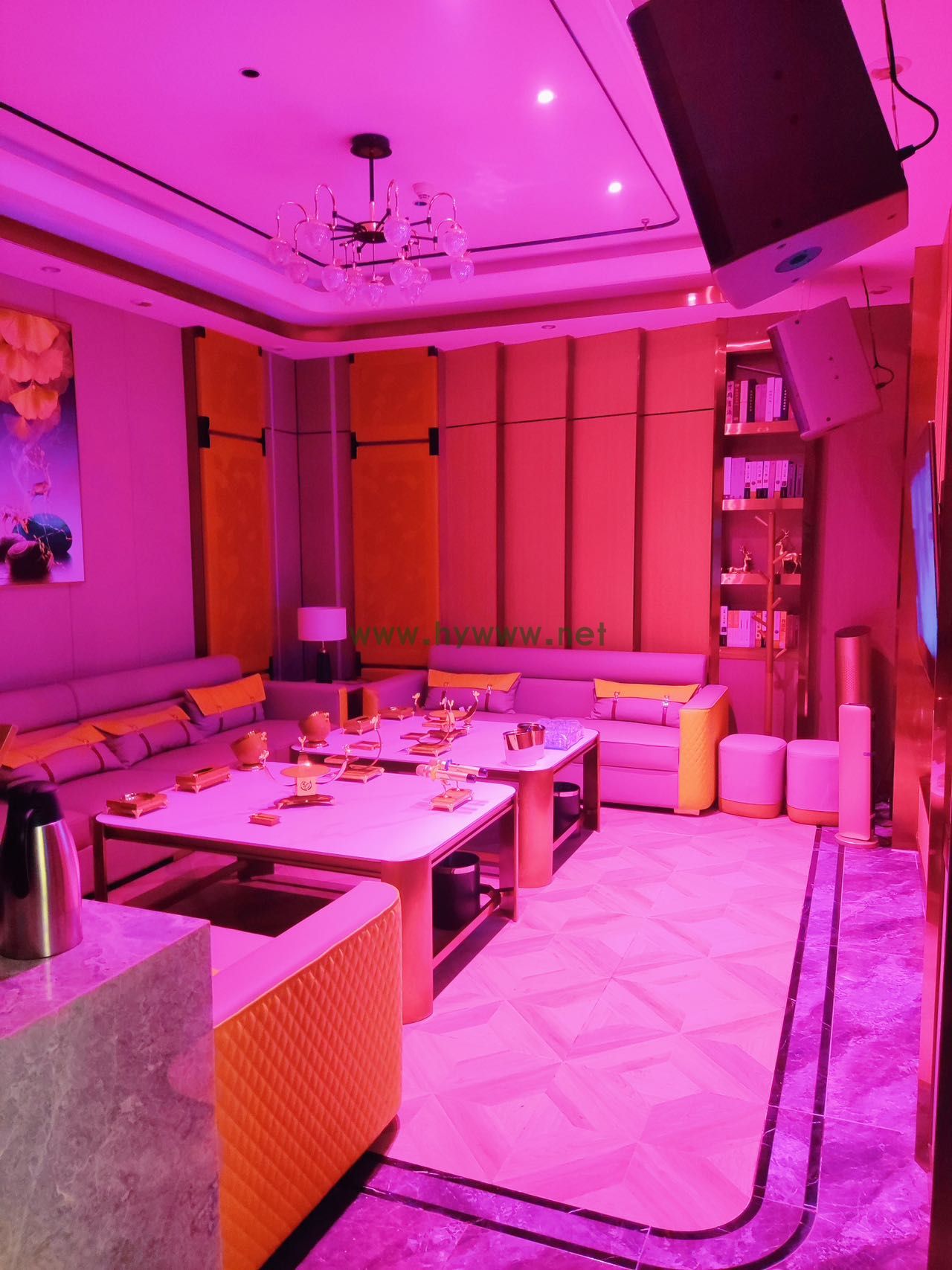 成都KTV招聘男孩子小鲜肉178的大帅哥们来这里奋斗一起赚钱只要你有赚钱欲望的来