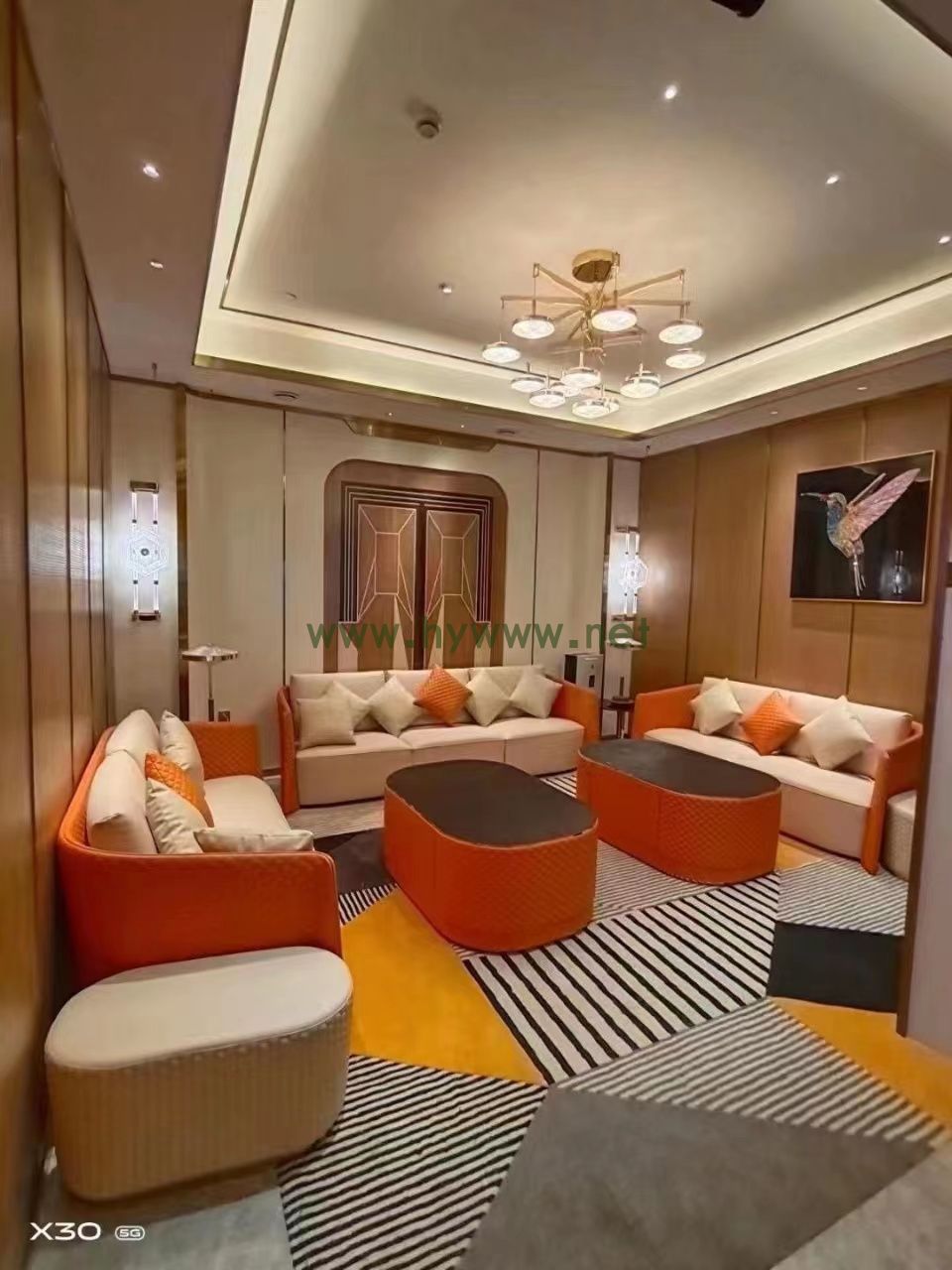 贵阳夜场KTV招聘，诚聘兼职全职模特佳丽加入我们团队！（福利待遇优厚，晋升空间大，赶紧联系我们吧！）