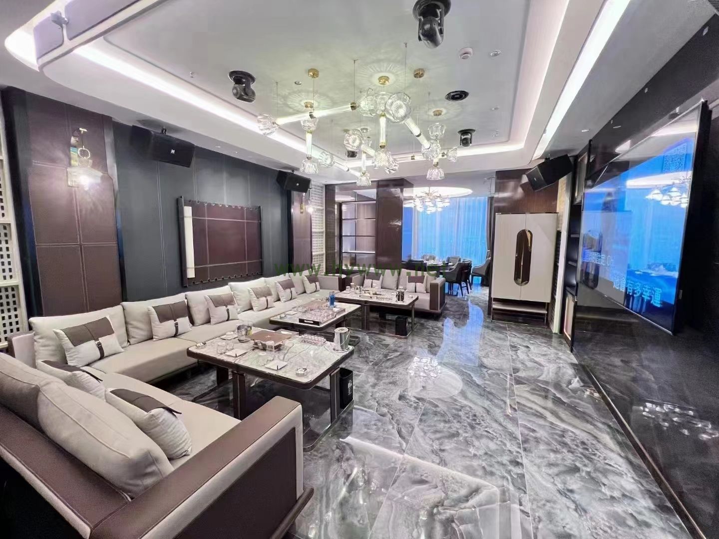 舟山高薪诚聘！罗曼达商务KTV开放多岗位，提供免费住宿和路费补贴！